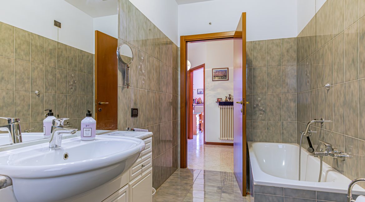 0012367-Villetta a schiera di testa in vendita a Como Sagnino_55